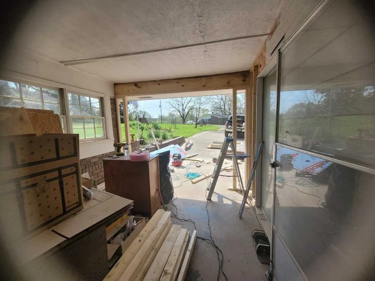 Air movers and dehumidifier for Drying & Dehumidification in Ste. Genevieve